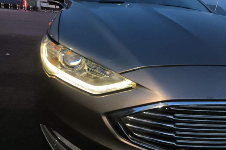 Used Ford Mondeo 2017 EcoBoost 180 Comfort Model Right Front Headlight