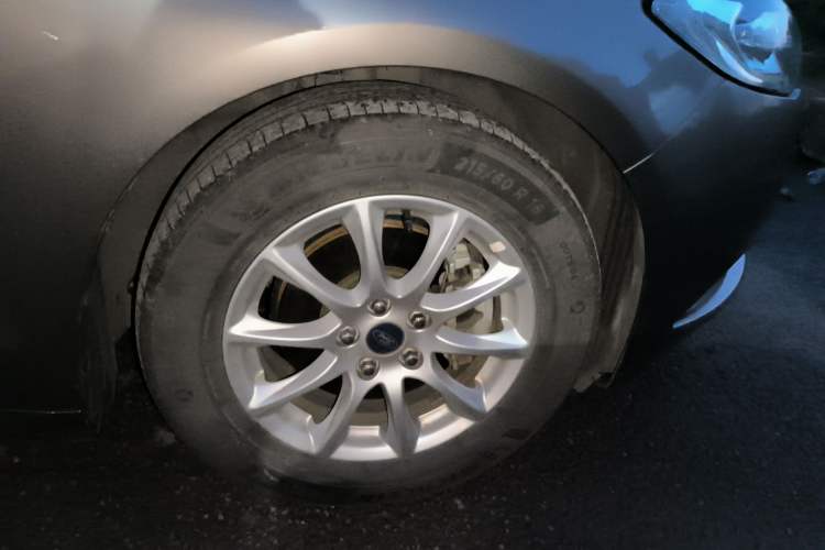 Used Ford Mondeo 2017 EcoBoost 180 Comfort Model Right Front Wheel Hub