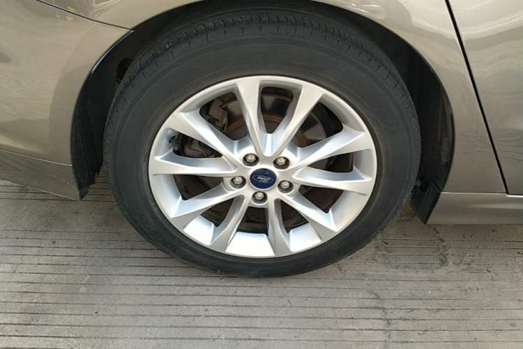 Used Ford Mondeo 2017 EcoBoost 180 Stylish Model Right Rear Wheel Hub