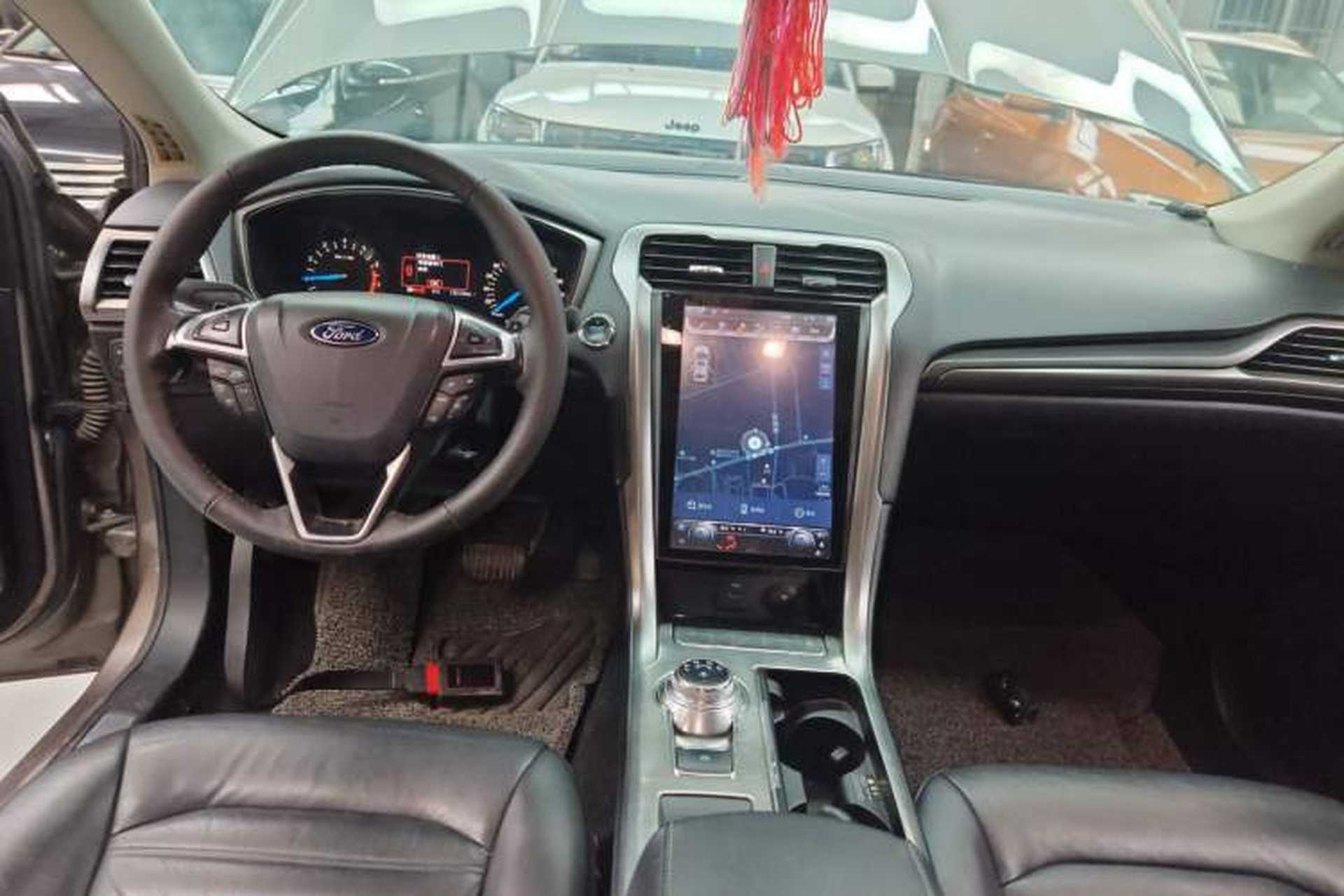 Used Ford Mondeo 2017 EcoBoost 180 Stylish Model Center Console