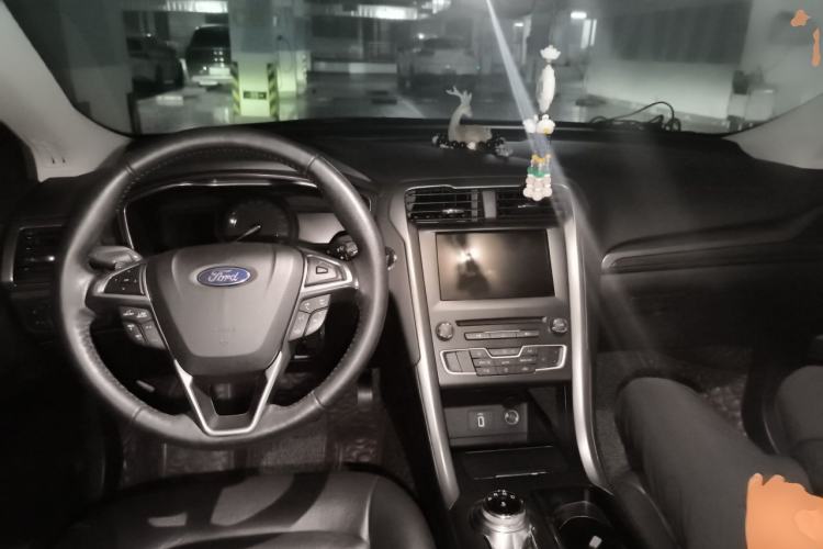 Used Ford Mondeo 2017 Facelifted EcoBoost 200 Luxury Version Center Console
