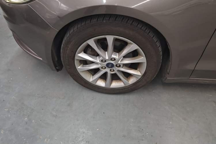 Used Ford Mondeo 2017 EcoBoost 180 Stylish Model Left Front Wheel Hub