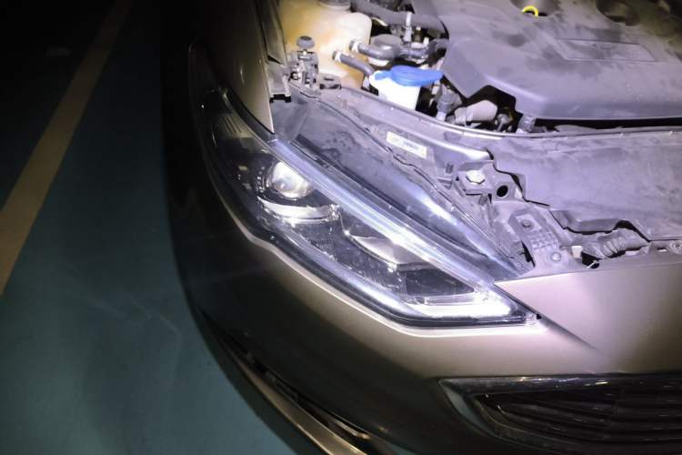 Used Ford Mondeo 2017 Facelifted EcoBoost 200 Luxury Version Right Front Headlight