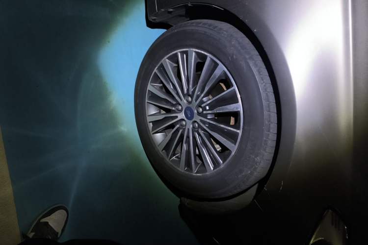 Used Ford Mondeo 2017 Facelifted EcoBoost 200 Luxury Version Right Front Wheel Hub