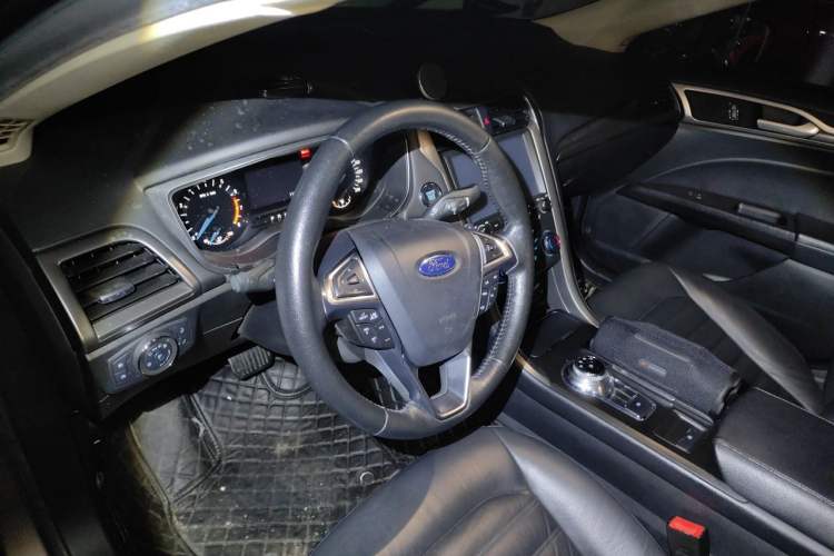 Used Ford Mondeo 2017 EcoBoost 200 Stylish Model Steering Wheel