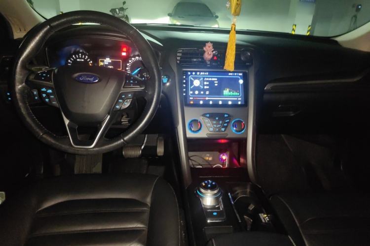 Used Ford Mondeo 2017 EcoBoost 180 Stylish Model Center Console