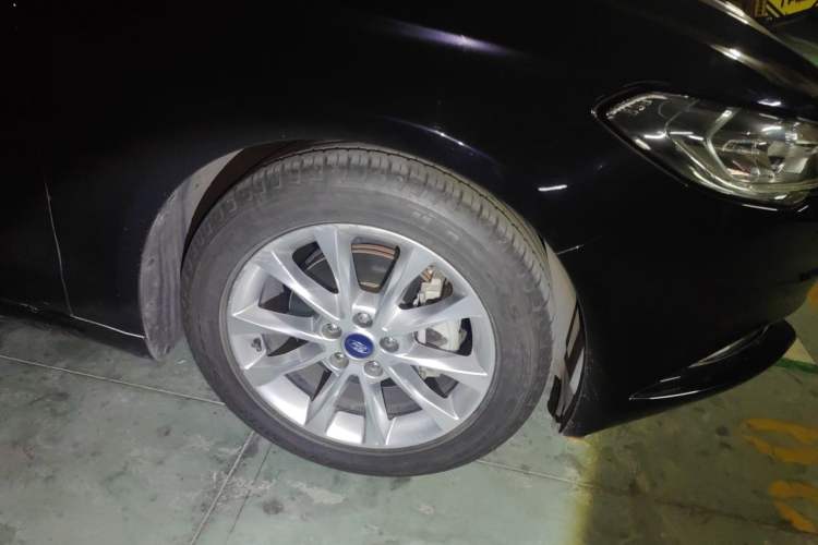 Used Ford Mondeo 2017 EcoBoost 180 Stylish Model Right Front Wheel Hub