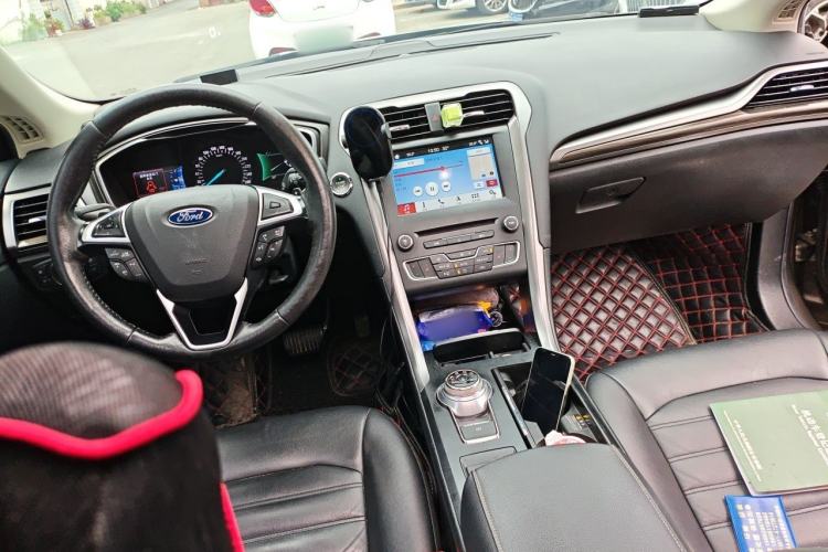 Used Ford Mondeo 2017 EcoBoost 180 Luxury Model Center Console