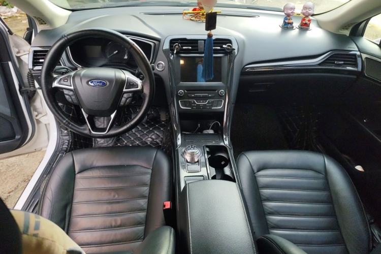 Used Ford Mondeo 2017 EcoBoost 180 Luxury Model Center Console