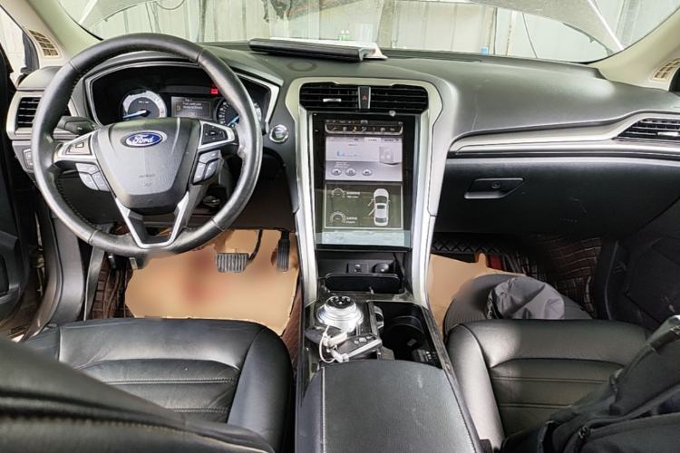 Used Ford Mondeo 2017 EcoBoost 180 Stylish Model Center Console