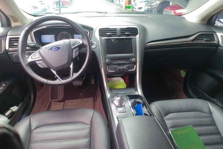Used Ford Mondeo 2017 EcoBoost 200 Luxury Model Center Console