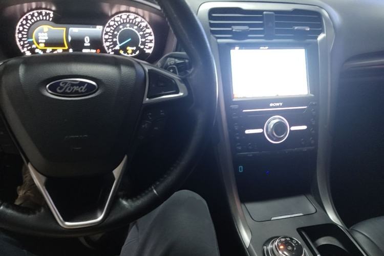 Used Ford Mondeo 2017 EcoBoost 180 Ultimate Model Center Console