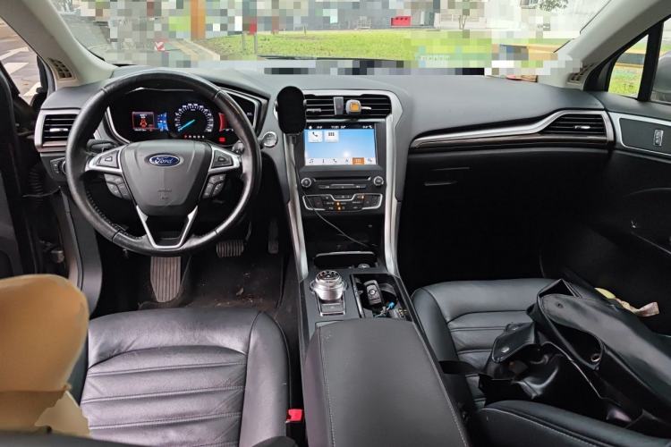 Used Ford Mondeo 2017 EcoBoost 180 Luxury Model Center Console