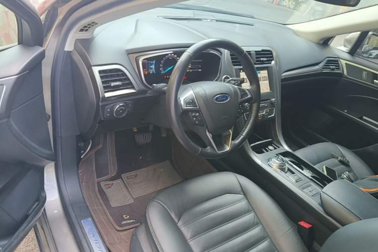 Used Ford Mondeo 2017 EcoBoost 200 Luxury Model Center Console