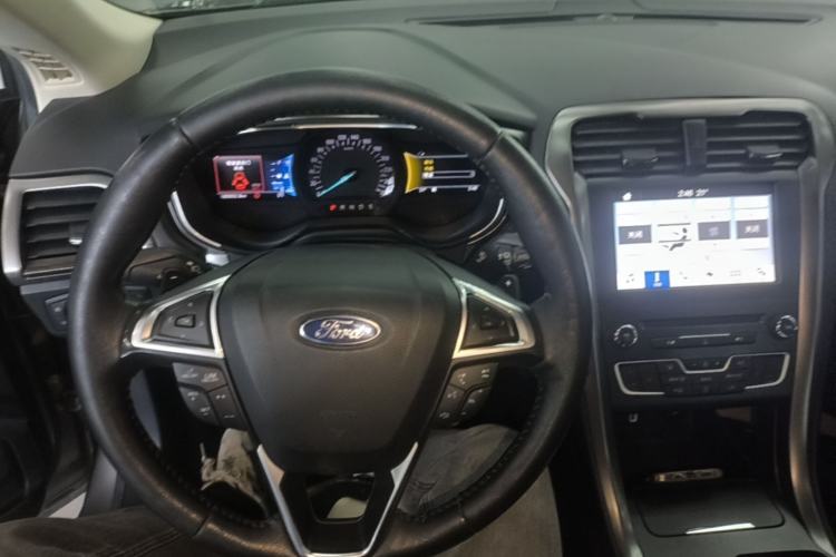 Used Ford Mondeo 2017 EcoBoost 180 Luxury Model Center Console