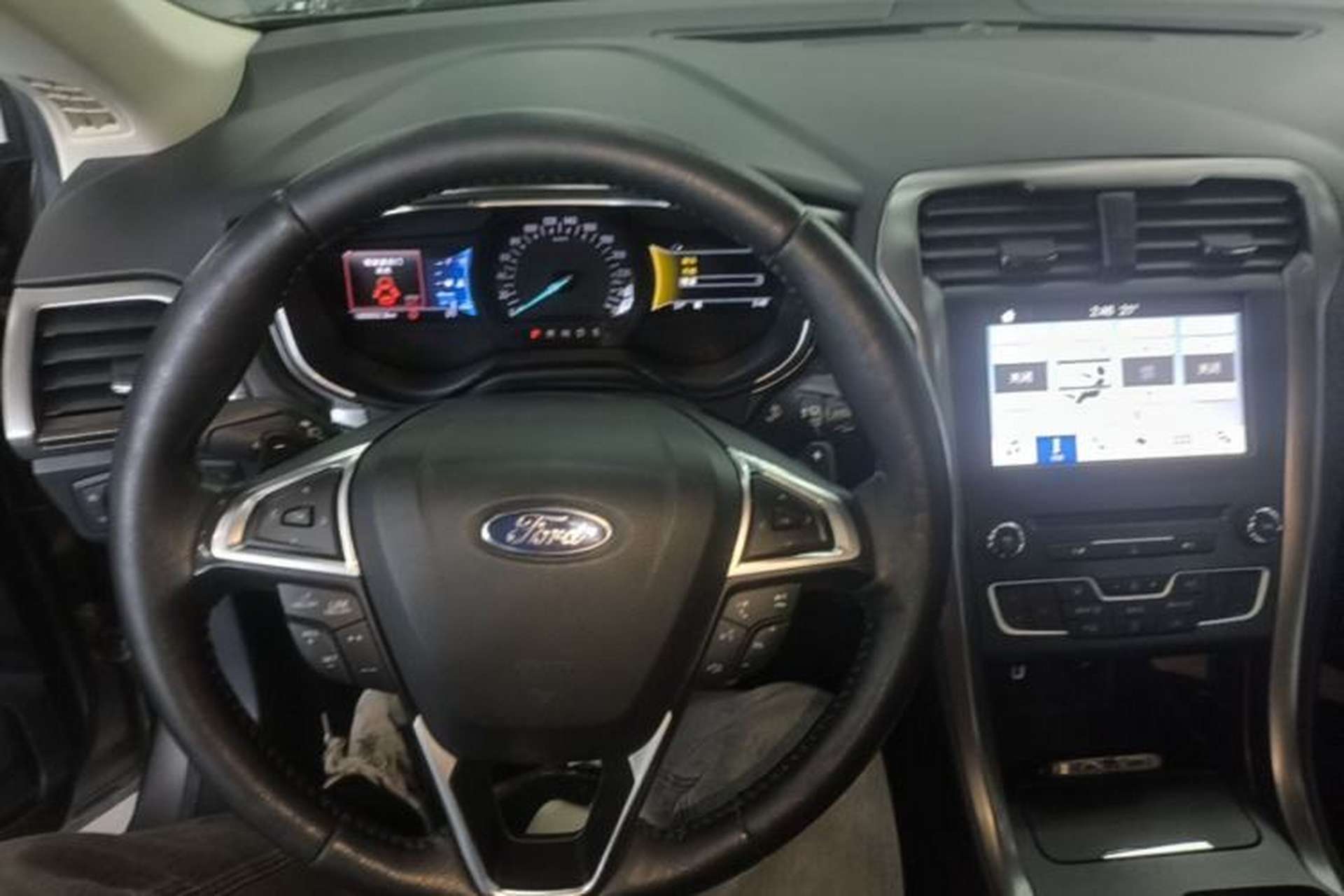 Used Ford Mondeo 2017 EcoBoost 180 Luxury Model Center Console