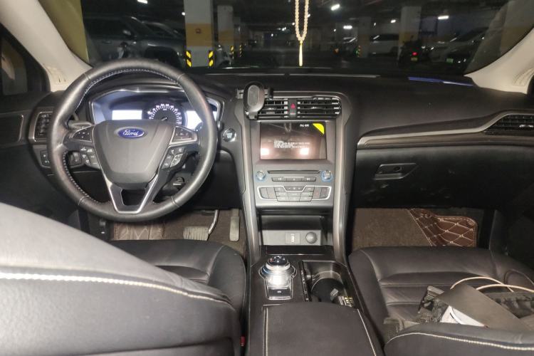 Used Ford Mondeo 2017 EcoBoost 200 Luxury Model Center Console