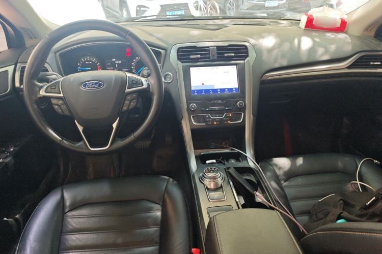 Used Ford Mondeo 2017 EcoBoost 180 Stylish Model Center Console