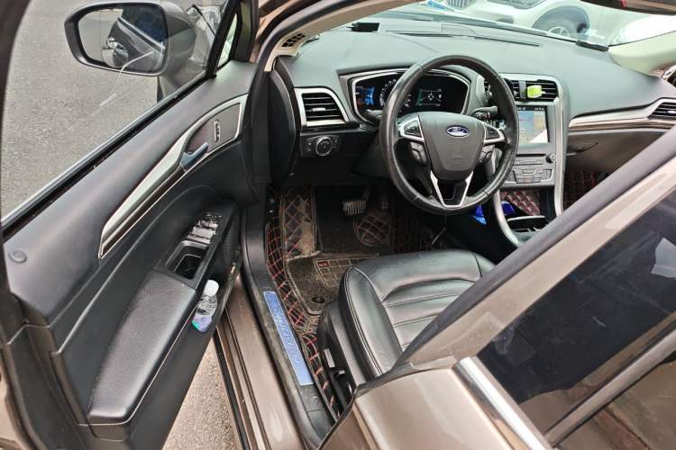 Used Ford Mondeo 2017 EcoBoost 180 Luxury Model Driver Seat