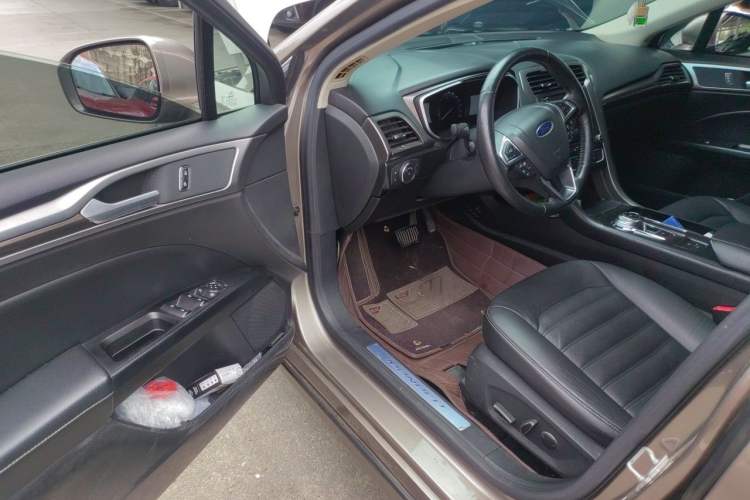Used Ford Mondeo 2017 EcoBoost 200 Luxury Model Driver Seat