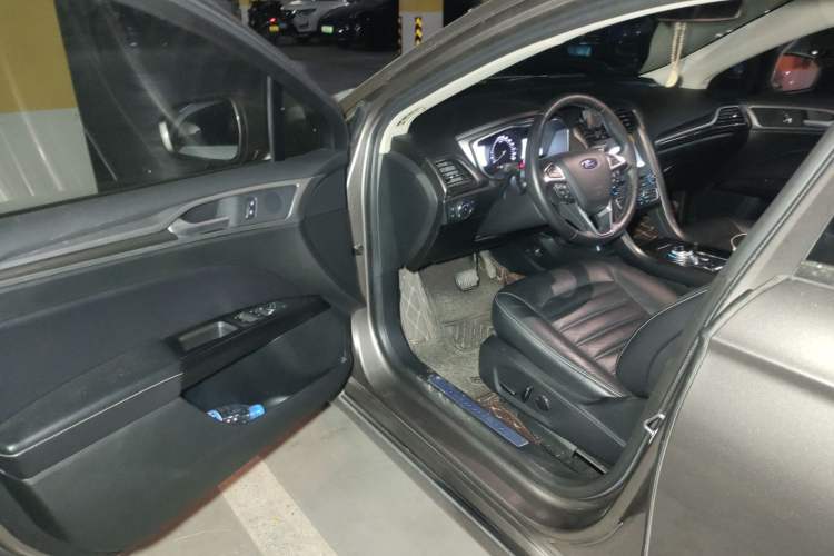Used Ford Mondeo 2017 EcoBoost 200 Luxury Model Driver Seat