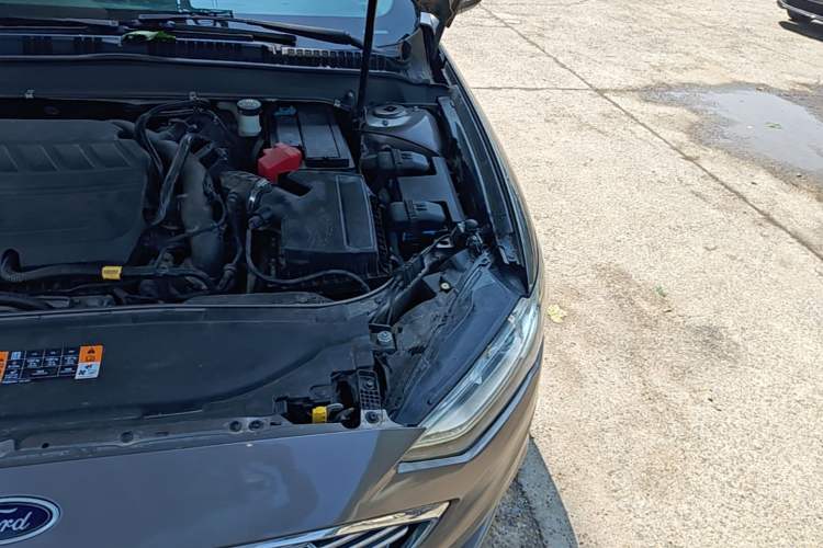 Used Ford Mondeo 2017 EcoBoost 180 Stylish Model Engine Bay Left
