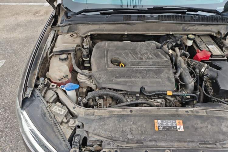 Used Ford Mondeo 2017 EcoBoost 180 Luxury Model Engine Bay Right
