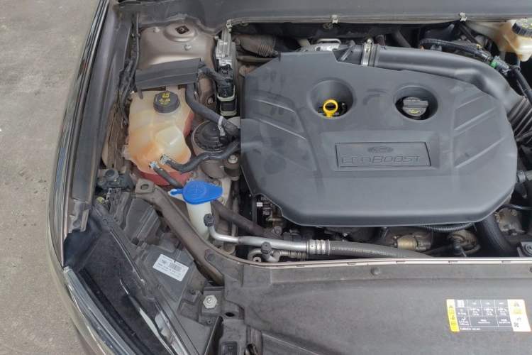 Used Ford Mondeo 2017 EcoBoost 200 Luxury Model Engine Bay Right
