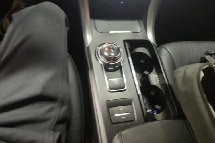 Used Ford Mondeo 2017 EcoBoost 180 Ultimate Model Gear Lever