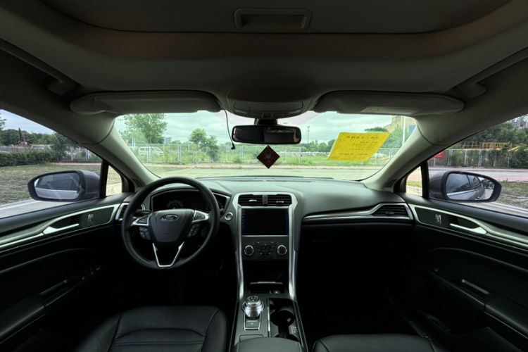 Used Ford Mondeo 2017 EcoBoost 200 Stylish Model Interior 2