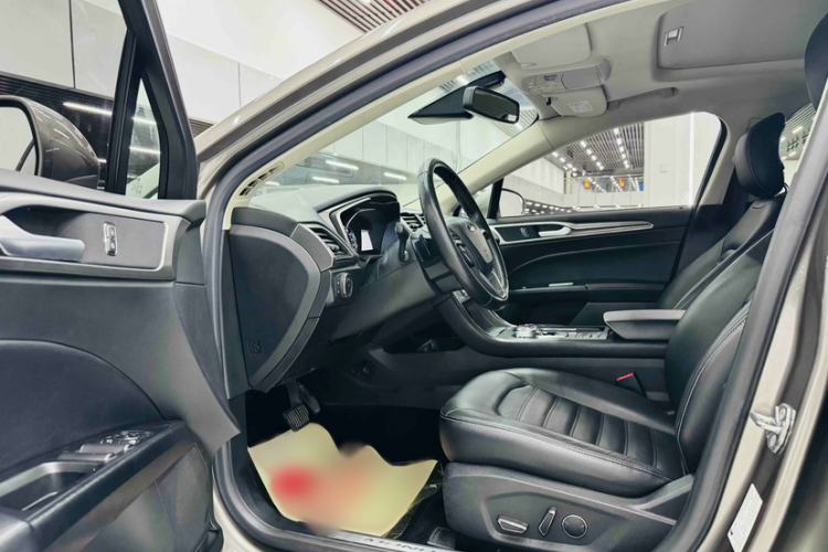 Used Ford Mondeo 2017 EcoBoost 180 Luxury Model Interior 3