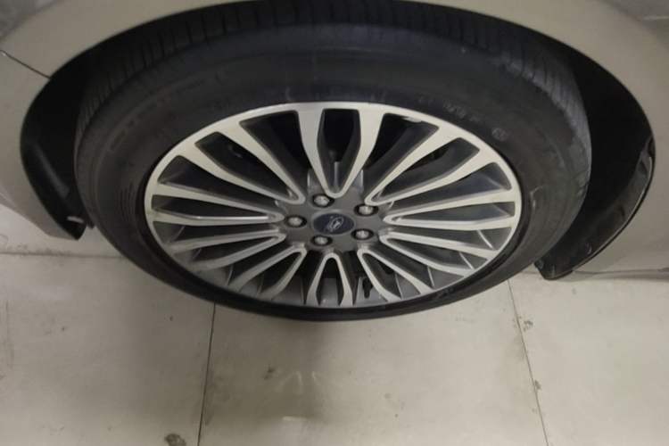 Used Ford Mondeo 2017 EcoBoost 180 Ultimate Model Left Front Wheel Hub