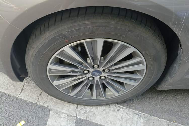 Used Ford Mondeo 2017 EcoBoost 200 Luxury Model Left Front Wheel Hub
