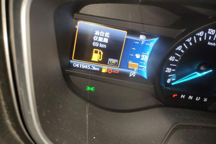 Used Ford Mondeo 2017 EcoBoost 200 Luxury Model Odometer Close Up