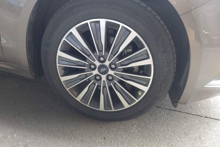 Used Ford Mondeo 2017 EcoBoost 200 Luxury Model Right Front Wheel Hub