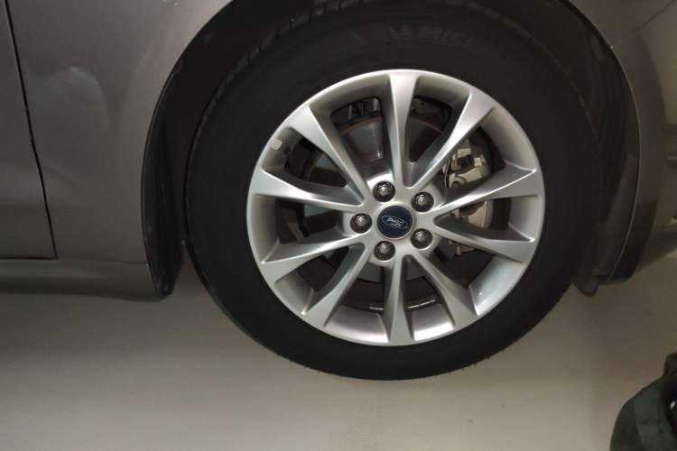 Used Ford Mondeo 2017 EcoBoost 200 Stylish Model Right Front Wheel Hub