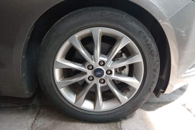Used Ford Mondeo 2017 Facelifted EcoBoost 180 Fashion Edition Right Front Wheel Hub