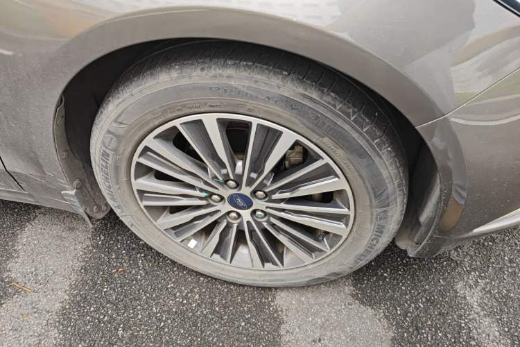 Used Ford Mondeo 2017 EcoBoost 180 Luxury Model Right Front Wheel Hub