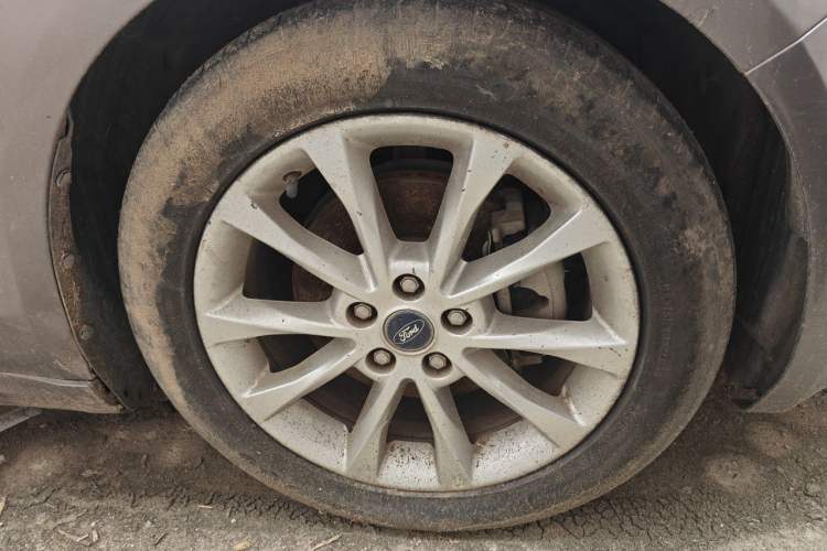 Used Ford Mondeo 2017 EcoBoost 200 Stylish Model Right Front Wheel Hub
