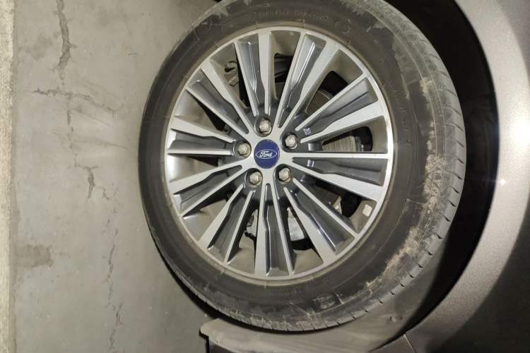 Used Ford Mondeo 2017 EcoBoost 200 Luxury Model Right Front Wheel Hub