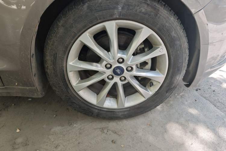 Used Ford Mondeo 2017 EcoBoost 180 Stylish Model Right Front Wheel Hub