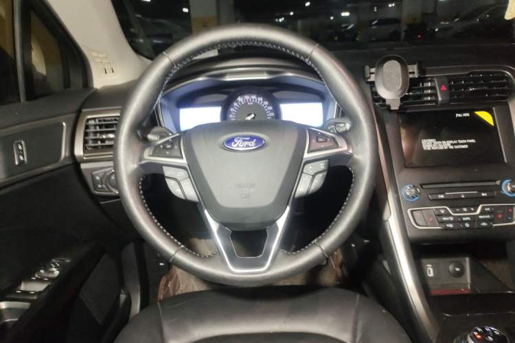 Used Ford Mondeo 2017 EcoBoost 200 Luxury Model Steering Wheel