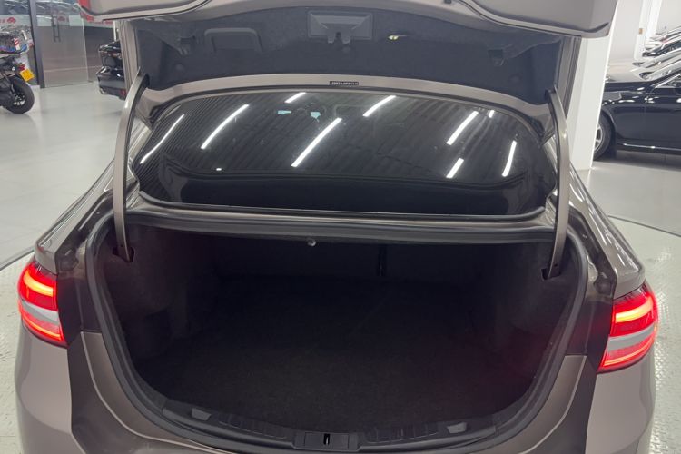 Used Ford Mondeo 2017 EcoBoost 180 Luxury Model Trunk