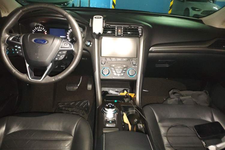 Used Ford Mondeo 2017 EcoBoost 180 Stylish Model Center Console