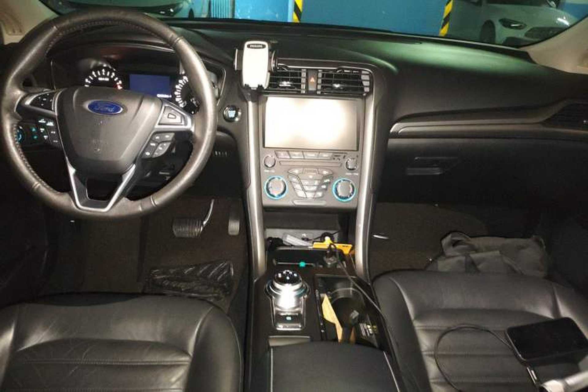 Used Ford Mondeo 2017 EcoBoost 180 Stylish Model Center Console