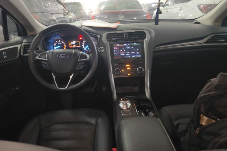 Used Ford Mondeo 2017 EcoBoost 180 Stylish Model Center Console