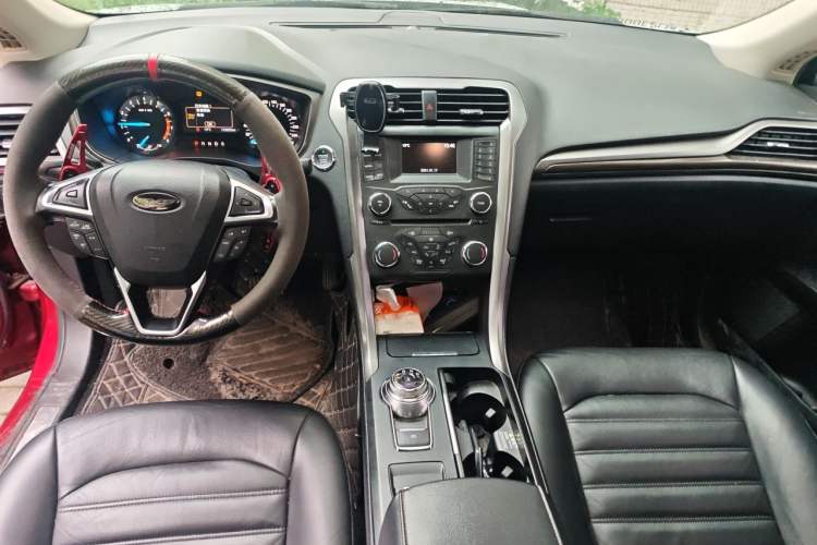 Used Ford Mondeo 2017 EcoBoost 180 Stylish Model Center Console