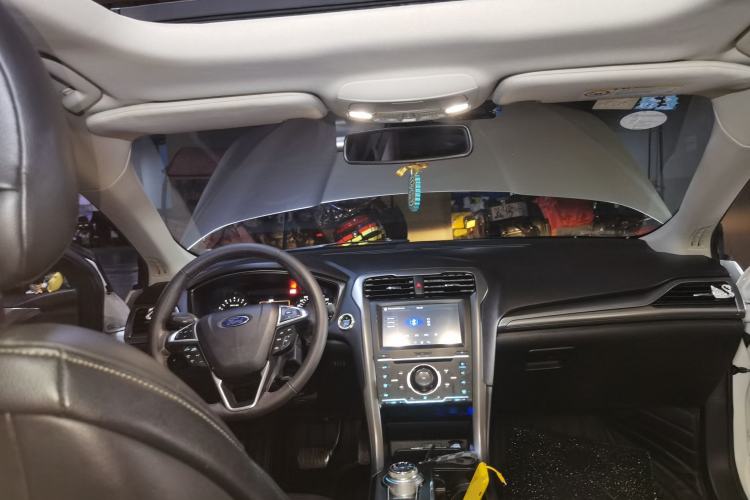 Used Ford Mondeo 2017 EcoBoost 180 Stylish Model Center Console