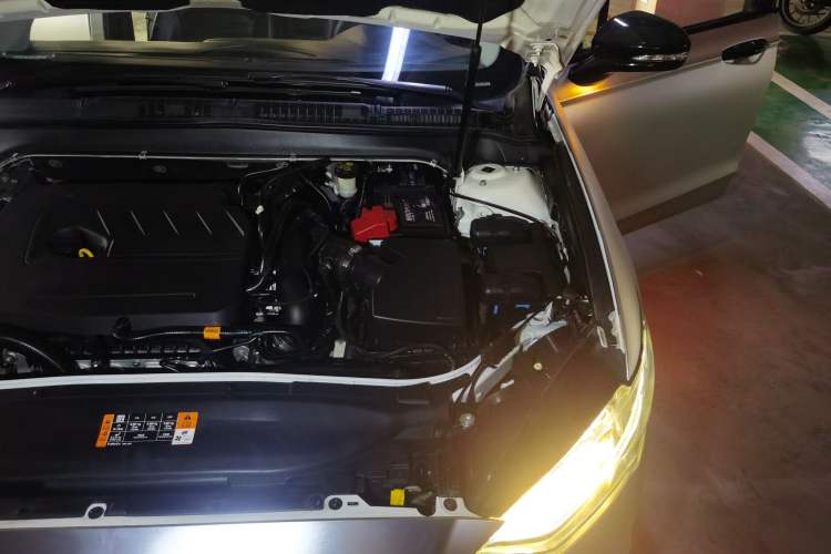 Used Ford Mondeo 2017 EcoBoost 180 Stylish Model Engine Bay Left