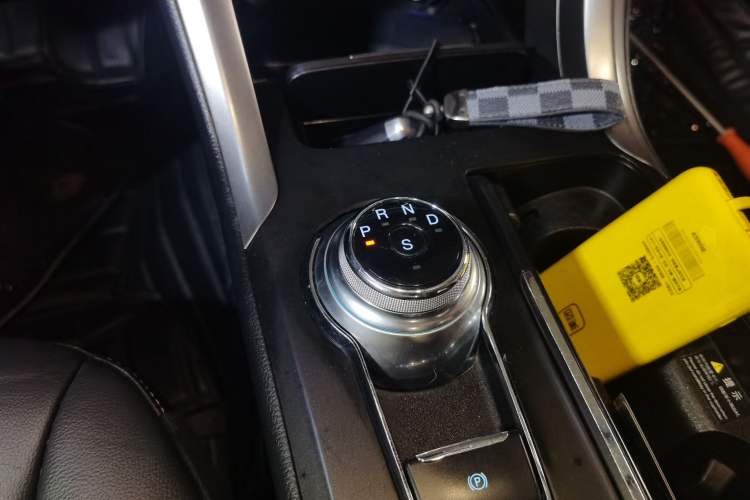 Used Ford Mondeo 2017 EcoBoost 180 Stylish Model Gear Lever